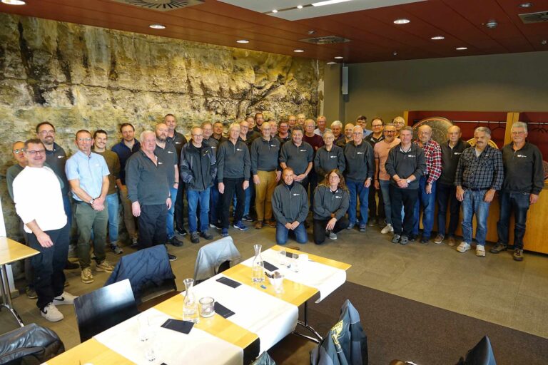 Gruppenbild der Teilnehmer beim Herbstausflug 2024 in Kaltbach